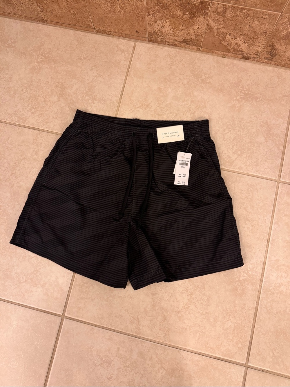 Hollister mid-thigh baggy soccer shorts